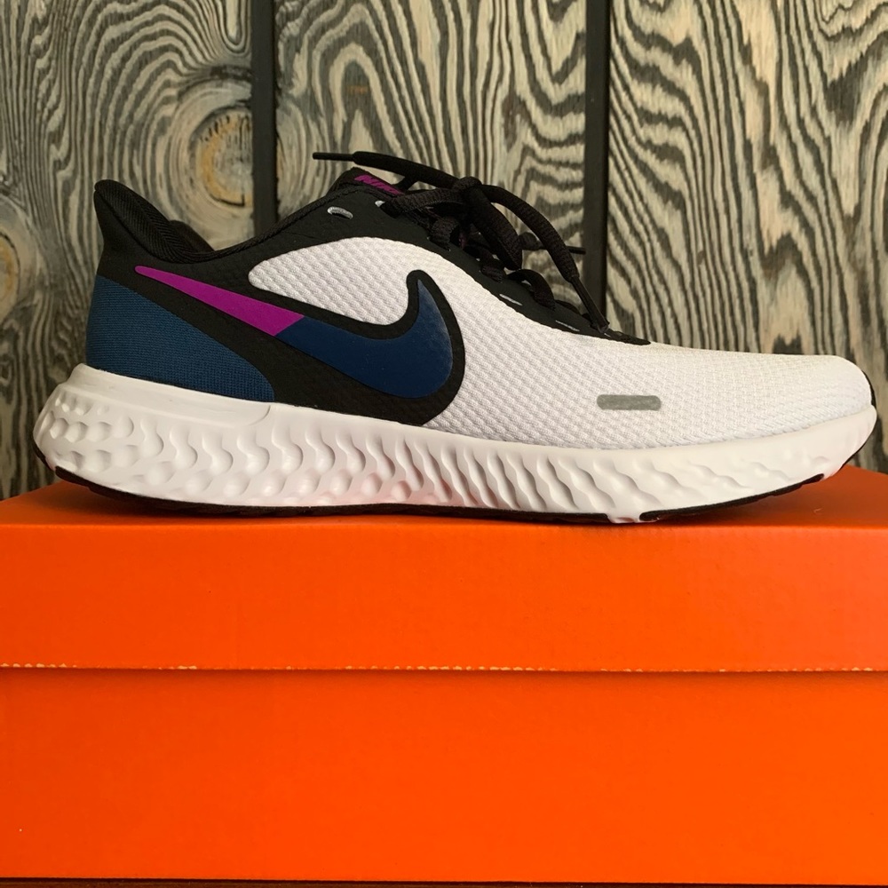 NEW Women’s Nike Revolution 5 Running Shoe